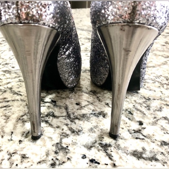 Guess Silver Glitter Peep Toe Platform Pumps 5 inch Heels Size 8m Silver GUC - Picture 4 of 10